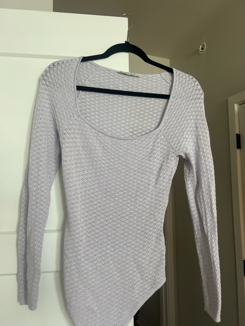 Abercrombie-Women’s Scoop Neck Long-Sleeve Bodysuit in Light Lavender